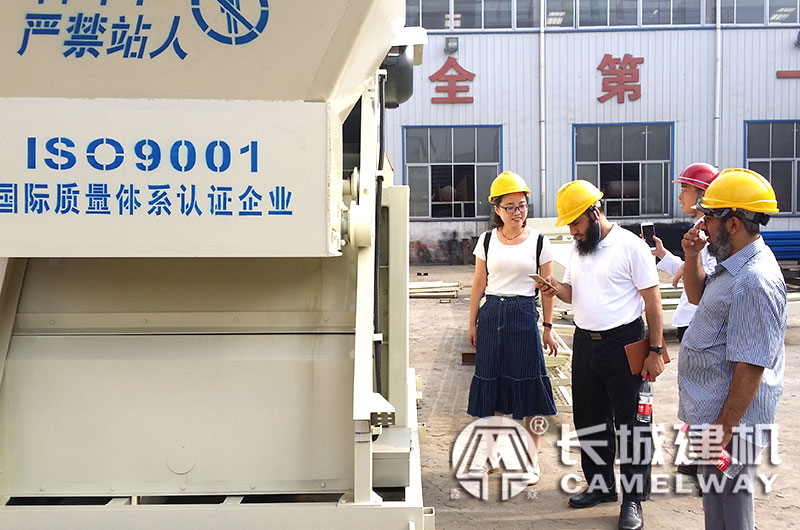 長城建機(jī)120拌和站價(jià)格實(shí)惠,國外客戶前來購機(jī)